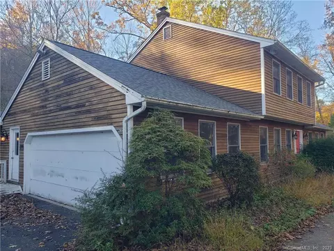 43 Bennetts Bridge Rd, Newtown, CT 06482