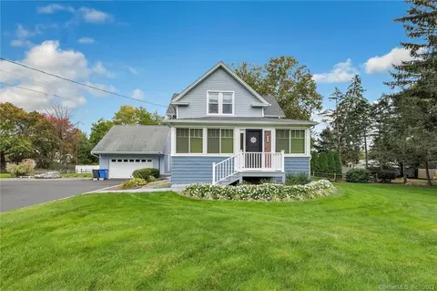 870 Daniels Farm Rd, Trumbull, CT 06611