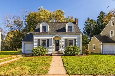 61 Rochford Ave, Hamden, CT 06514