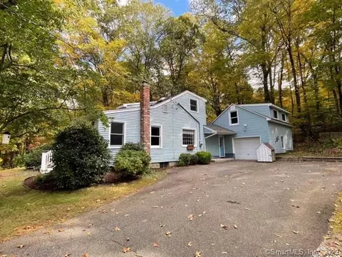 22 Manitook Dr, Oxford, CT 06478