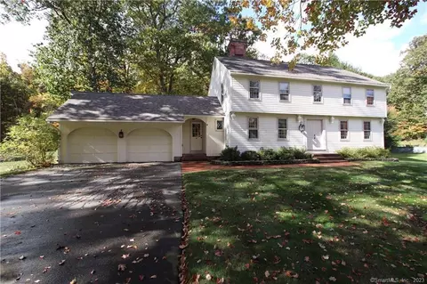 110 Stonepost Rd, Glastonbury, CT 06033