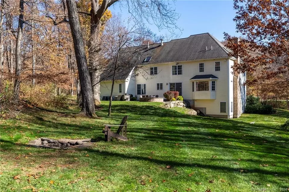 117 Summit Crest Dr, Glastonbury, CT 06073 37 Photos Movoto