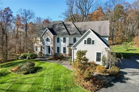 117 Summit Crest Dr, Glastonbury, CT 06073