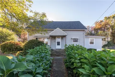 10 State St, Woodstock, CT 06281