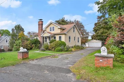 3 3rd St, Danbury, CT 06810
