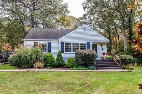 148 Mohegan Rd, Shelton, CT 06484