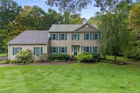 4 Four Gables Rd, Bethel, CT 06801
