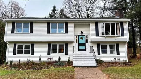 14 Shadow Ln, Cromwell, CT 06416