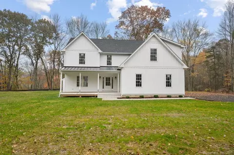82 Bb Pires Dr, Montville, CT 06370