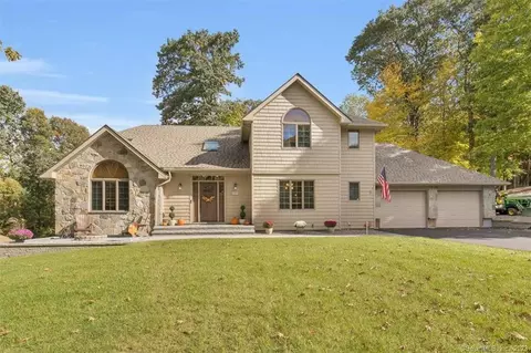 301 Tallwood Dr, Vernon, CT 06066