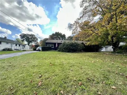 12 Pearl St, North Branford, CT 06471