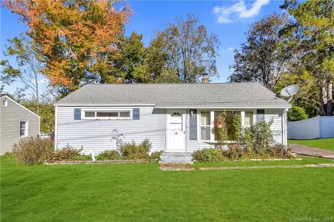 181 Spencer Dr, Middletown, CT 06457
