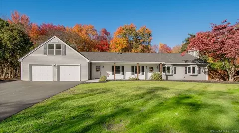 15 Fable Ln, Farmington, CT 06032