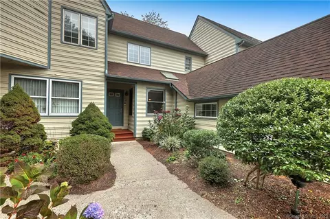 24 L Hermitage Dr #24, Shelton, CT 06484