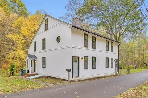 168 Cotton Hollow Rd, Glastonbury, CT 06073