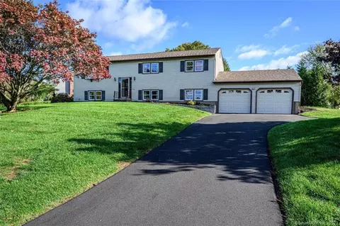44 Carriage Dr, North Haven, CT 06473