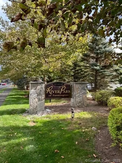 1427 Farmington Ave #D, Farmington, CT 06032