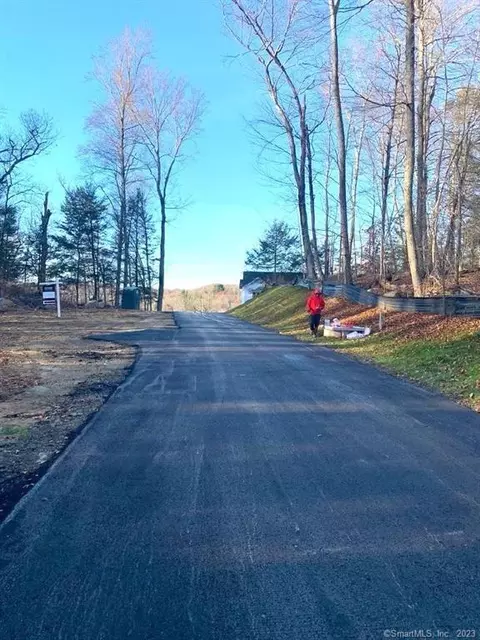 17 Butterfield Rd # b, Newtown, CT 06470