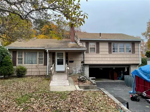 16 Eastwood Rd, Groton, CT 06340
