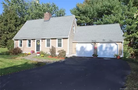 15 Blue Hill Rd, Middletown, CT 06457