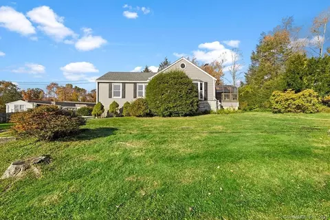4 Pleasant Rise Cir, Brookfield, CT 06804