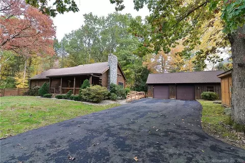 534 Oakwood Dr, Glastonbury, CT 06033