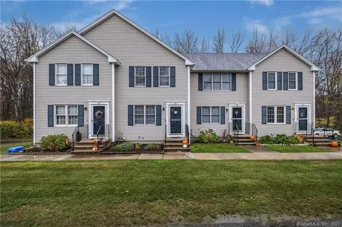 35 White Tail Ln #35, Wallingford, CT 06492