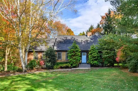 7 Cedar Cir, Newtown, CT 06470