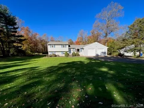30 Conifer Dr, Northford, CT 06472