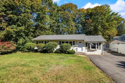 31 Preble Dr, Guilford, CT 06437