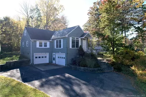 133 E Wakefield Blvd, Winchester, CT 06098
