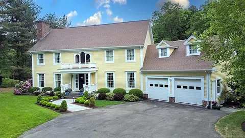 60 Newton Rd, Woodbridge, CT 06525