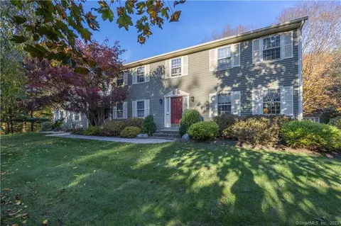 20 Peach Tree Ct, Cheshire, CT 06410