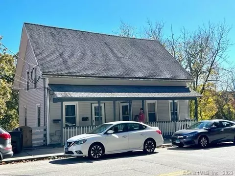 677 N Main St, Norwich, CT 06360