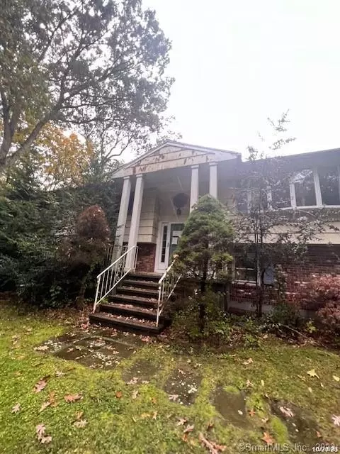 310 Wildwood Dr, Stratford, CT 06614