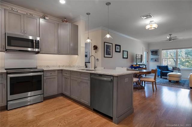 Ridgefield, CT Condos & Townhouses For Sale & Condos & Townhouses For