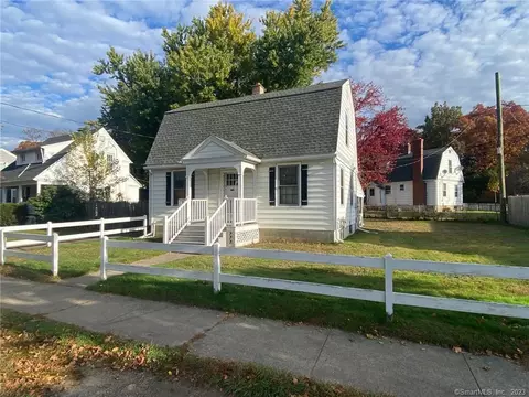 43 Sycamore Ln, Waterbury, CT 06705