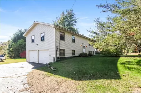 10 Pine Rd, Colchester, CT 06415
