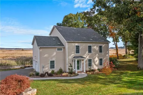 16 James Ct, Old Saybrook, CT 06475