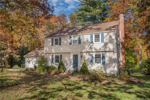 12 Carver Cir, Simsbury, CT 06070