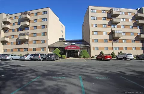 17 Putter Dr #208, Wallingford, CT 06492