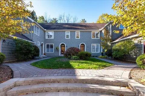 37 Harwich Ln #37, West Hartford, CT 06117