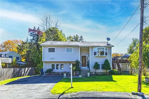 5 3 Seasons Ct, Norwalk, CT 06851