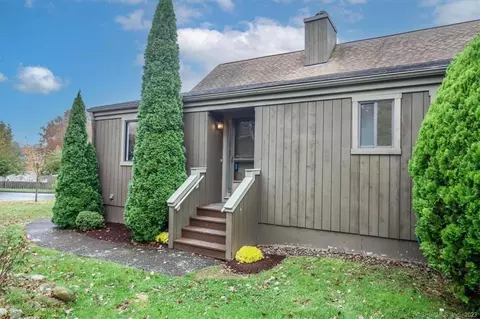 548 Narraganset Ln #B, Stratford, CT 06614
