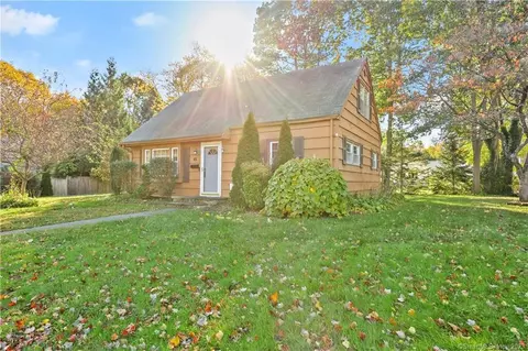 45 Sanford Pl, Stratford, CT 06614