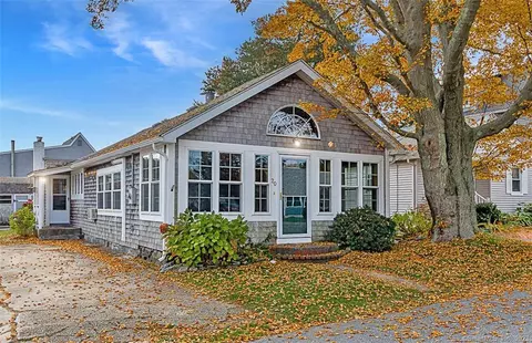 20 Whitney Ave, Old Saybrook, CT 06475