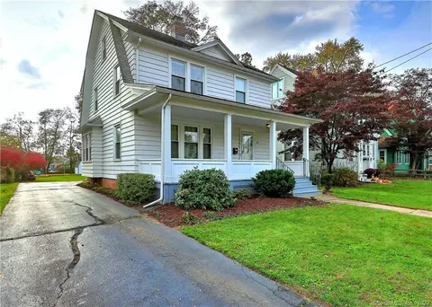 88 Woodlawn St, Hamden, CT 06517