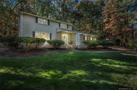 11 Elaine Dr, Simsbury, CT 06070