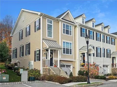 14 Moorland Dr #14, Danbury, CT 06810