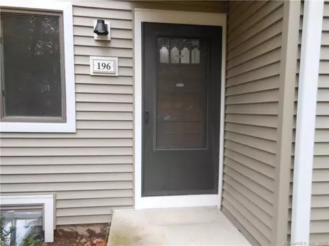 196 Shagbark Dr #196, Derby, CT 06418